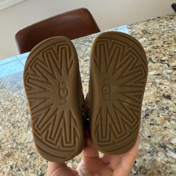 New UGG Keelan Toddler Suede Boots Size 04/05 - Picture 5 of 7